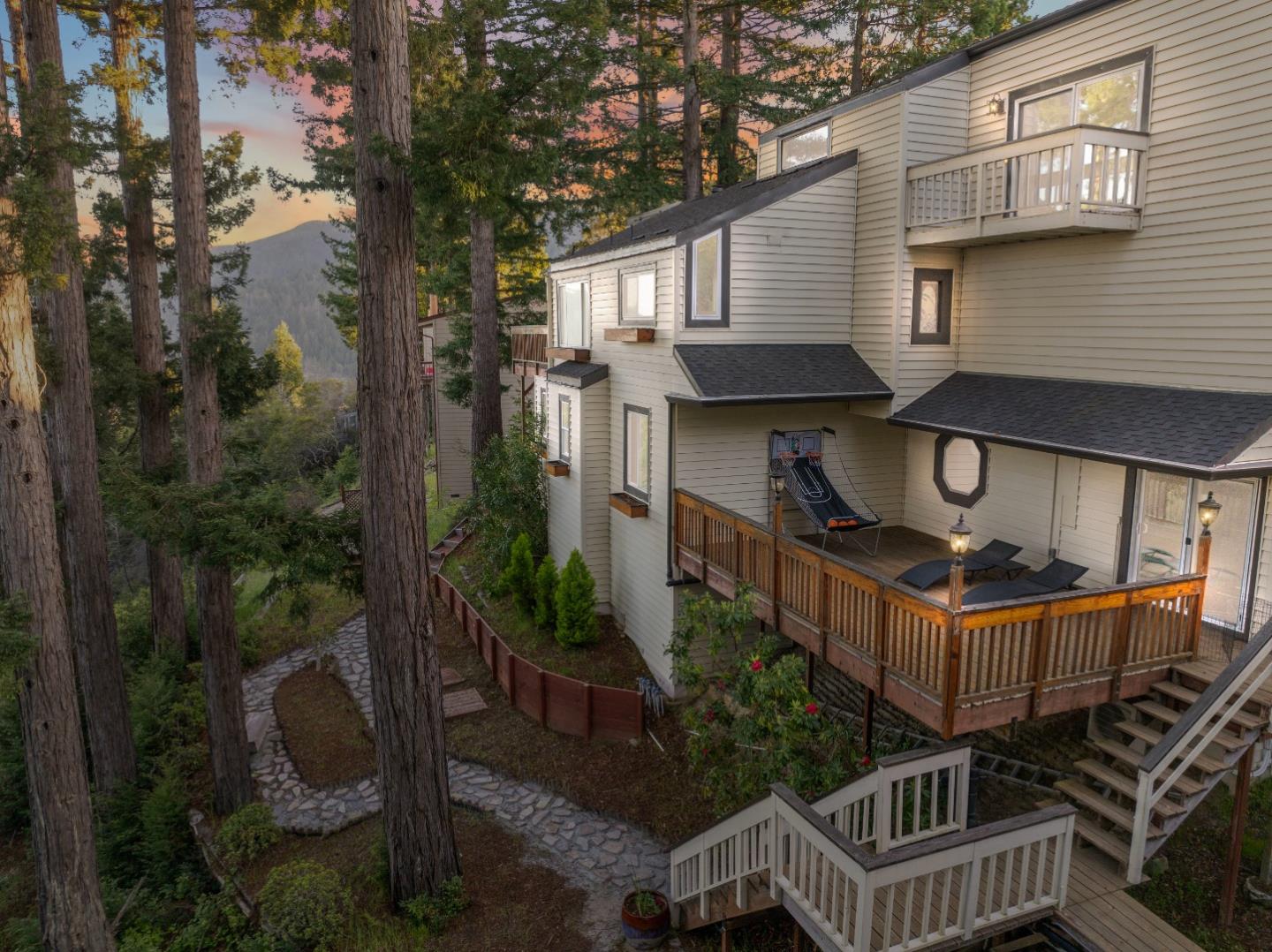 236 Crows Nest DR