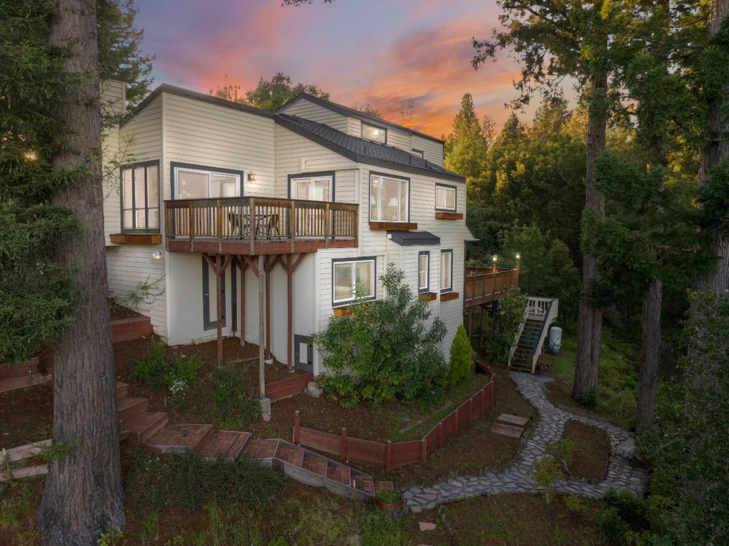 236 Crows Nest DR