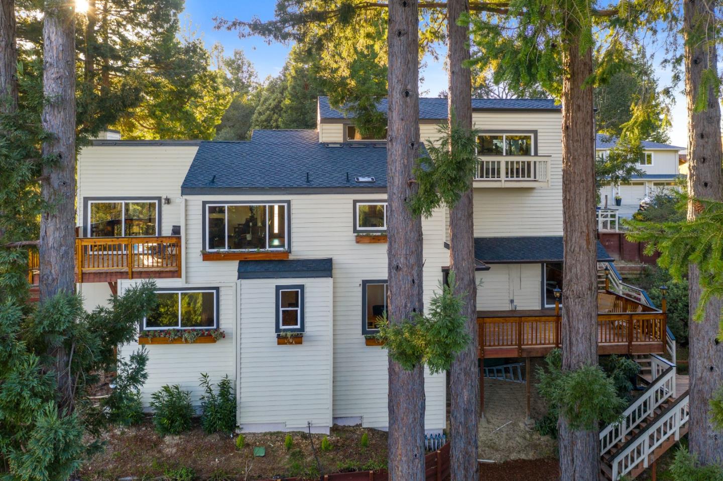 236 Crows Nest DR