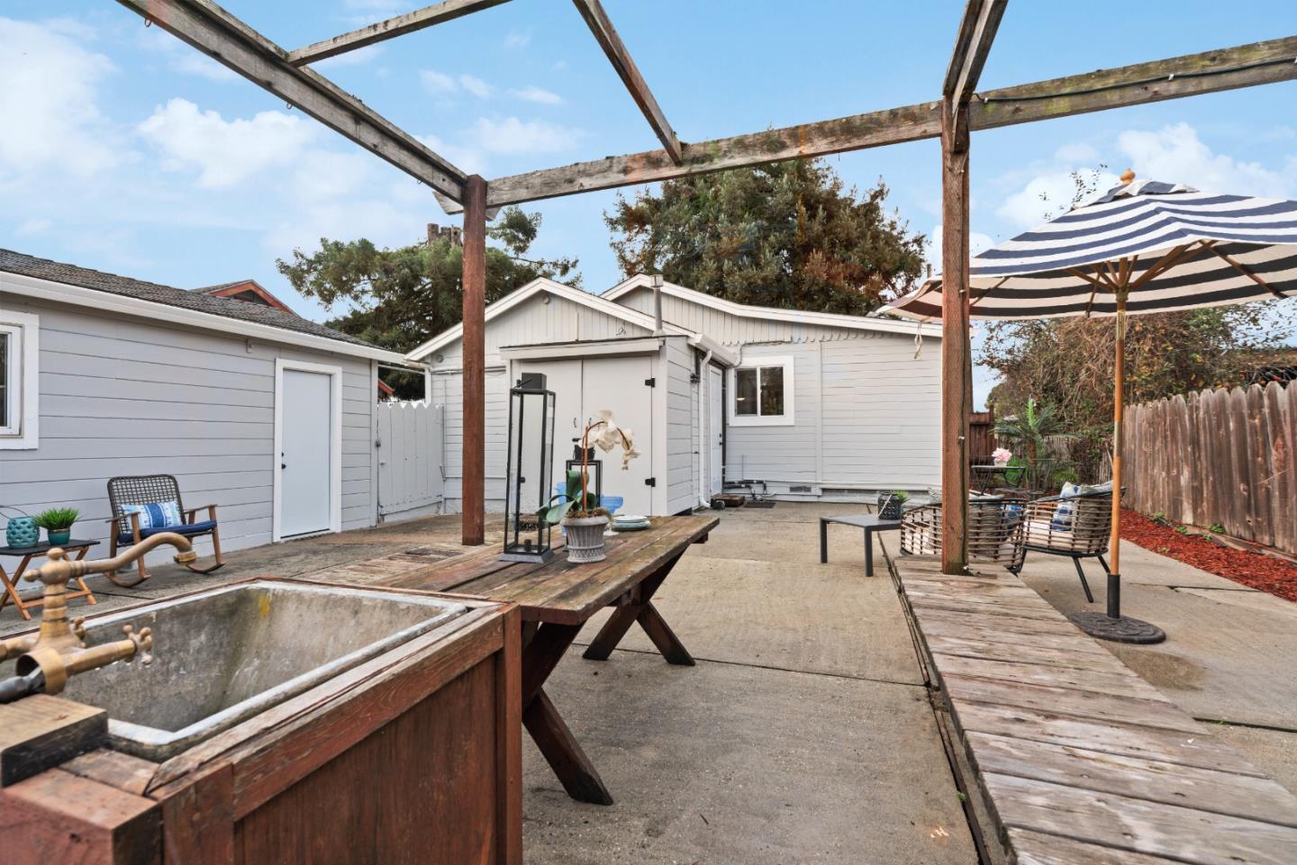 286 Manfre Road