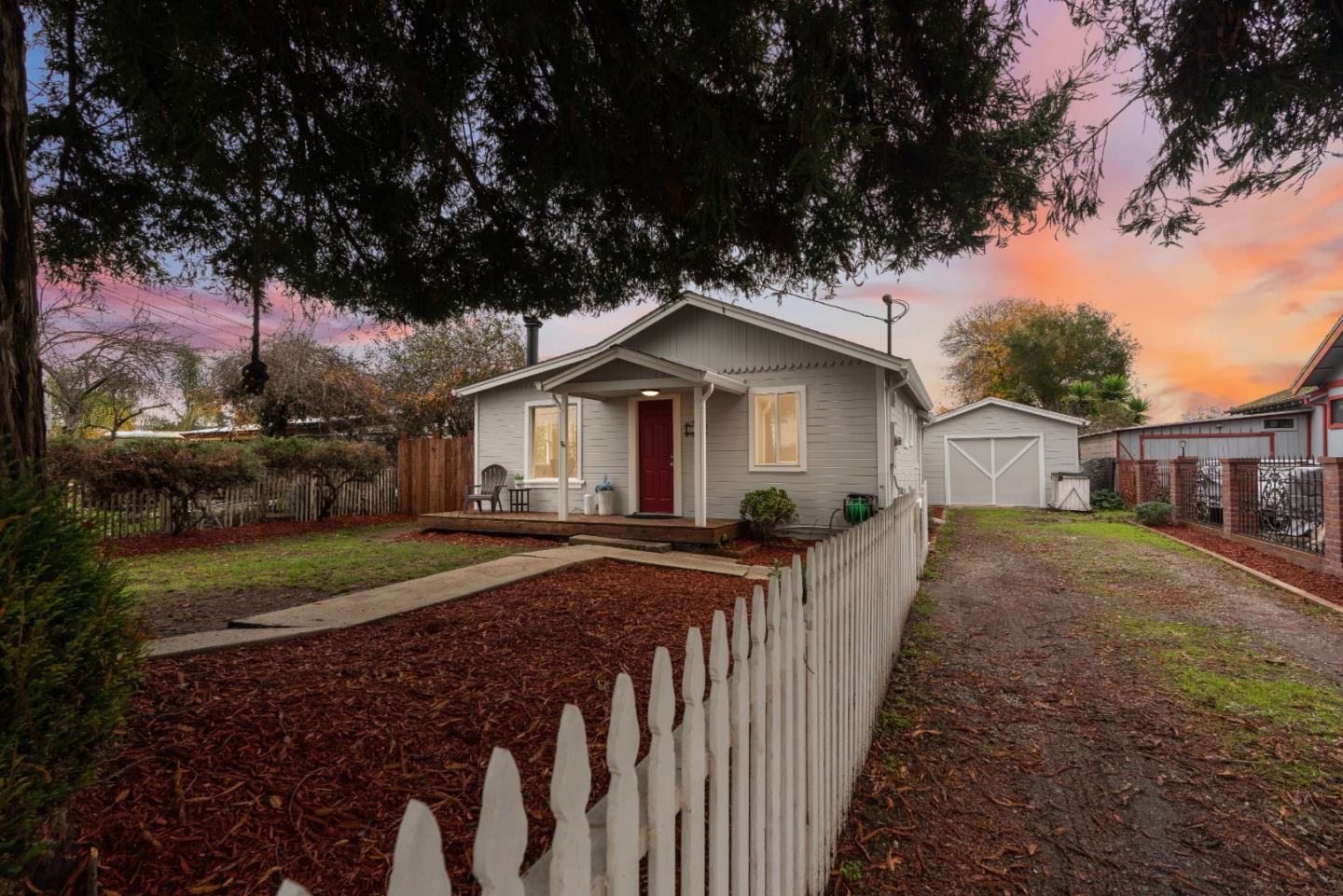 286 Manfre Road