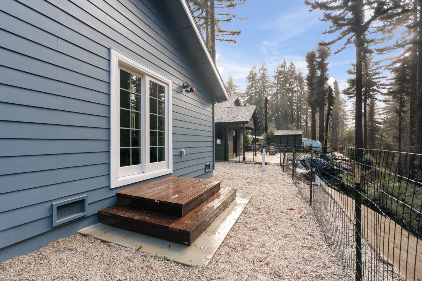 1129 Rambling Road