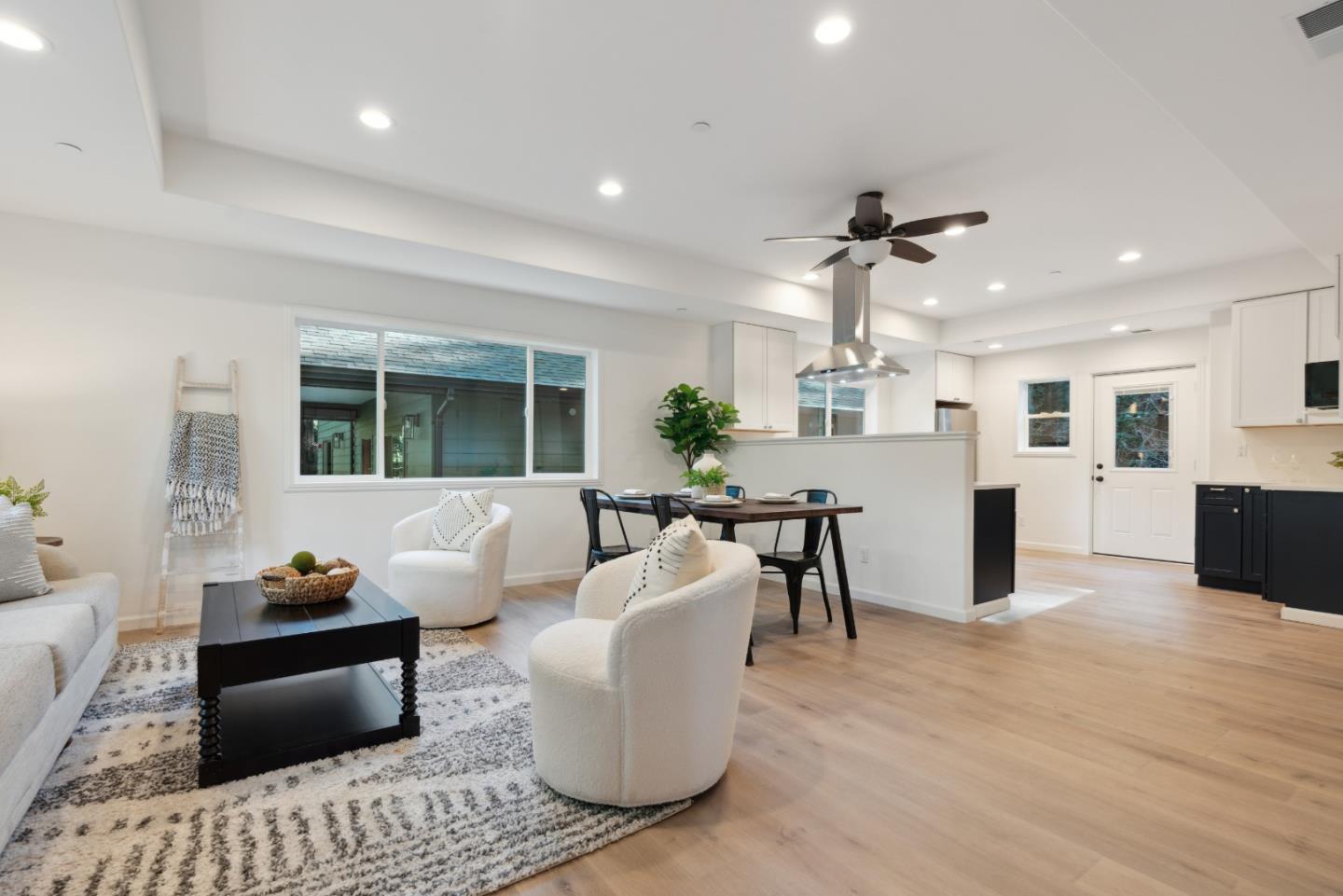 1129 Rambling Road