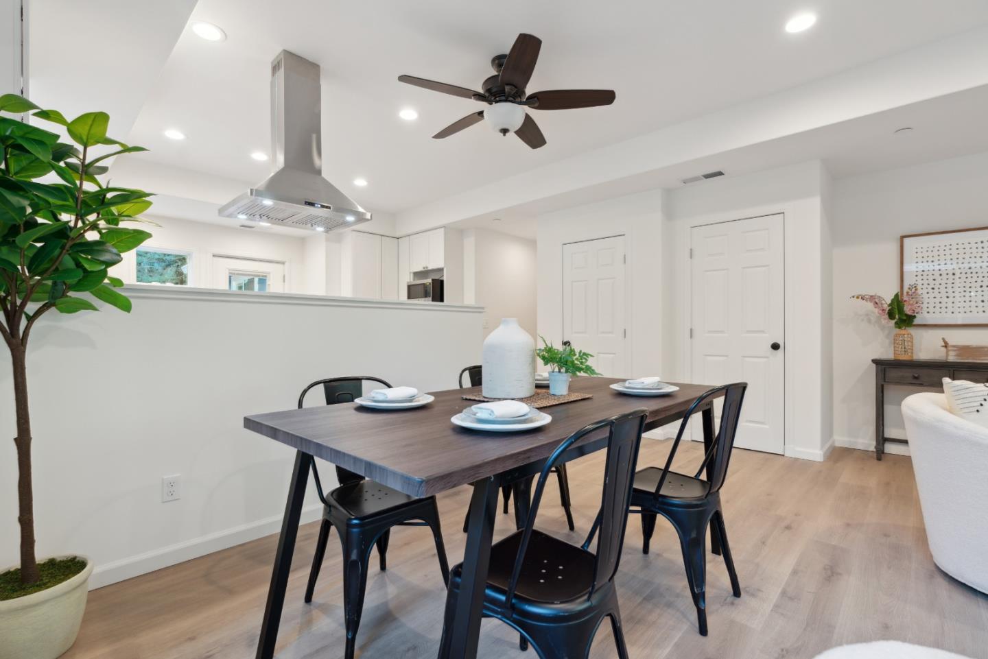 1129 Rambling Road