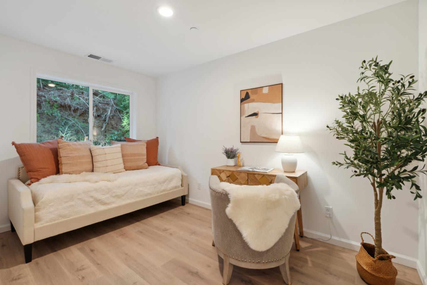 1129 Rambling Road