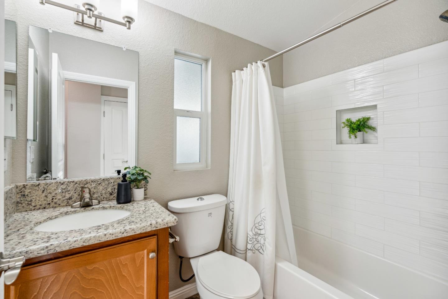 2711 Mar Vista Drive