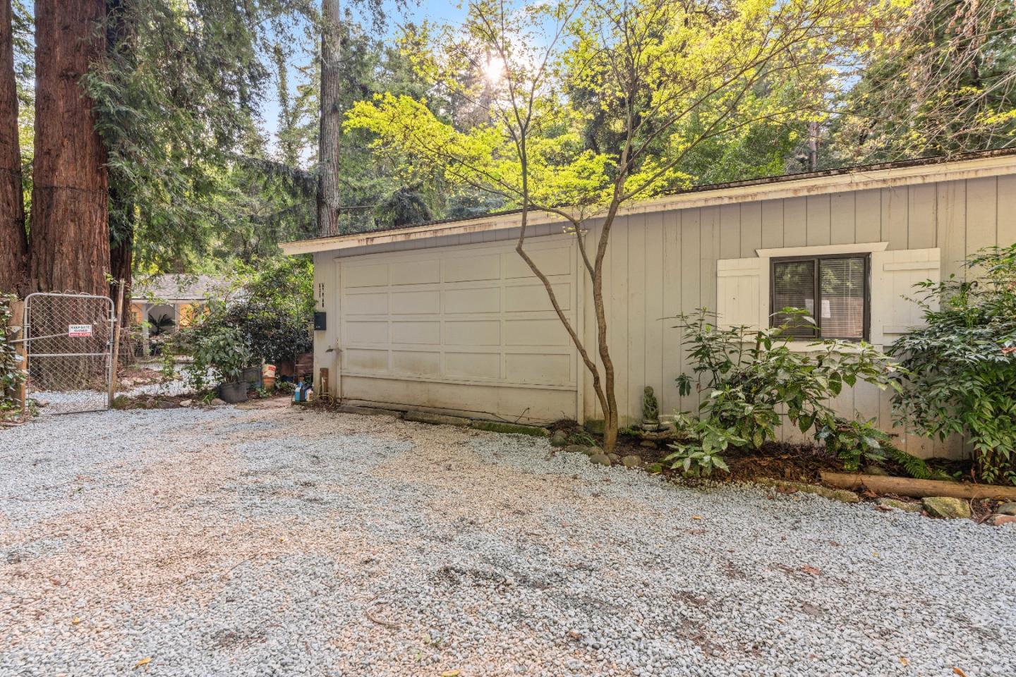 635 Primavera RD