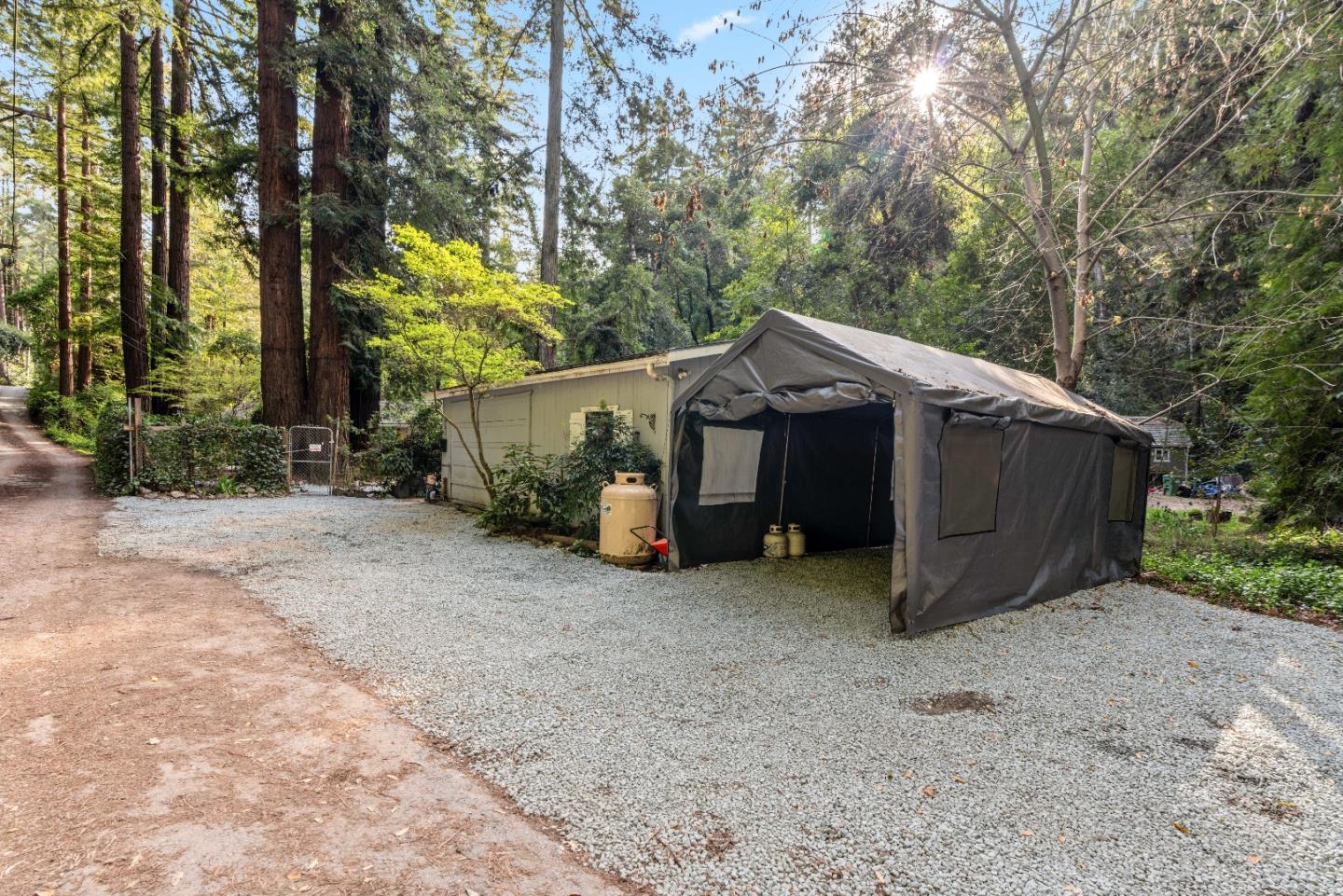 635 Primavera RD