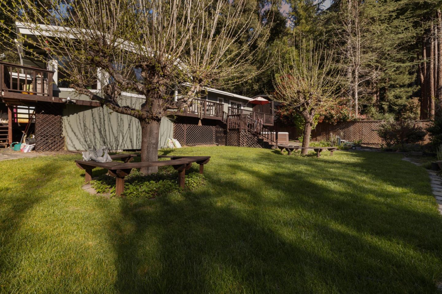 2 Ridgewood DR