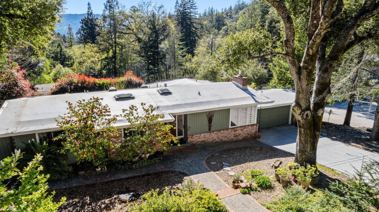 2 Ridgewood DR