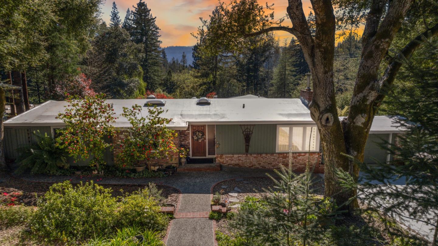 2 Ridgewood DR
