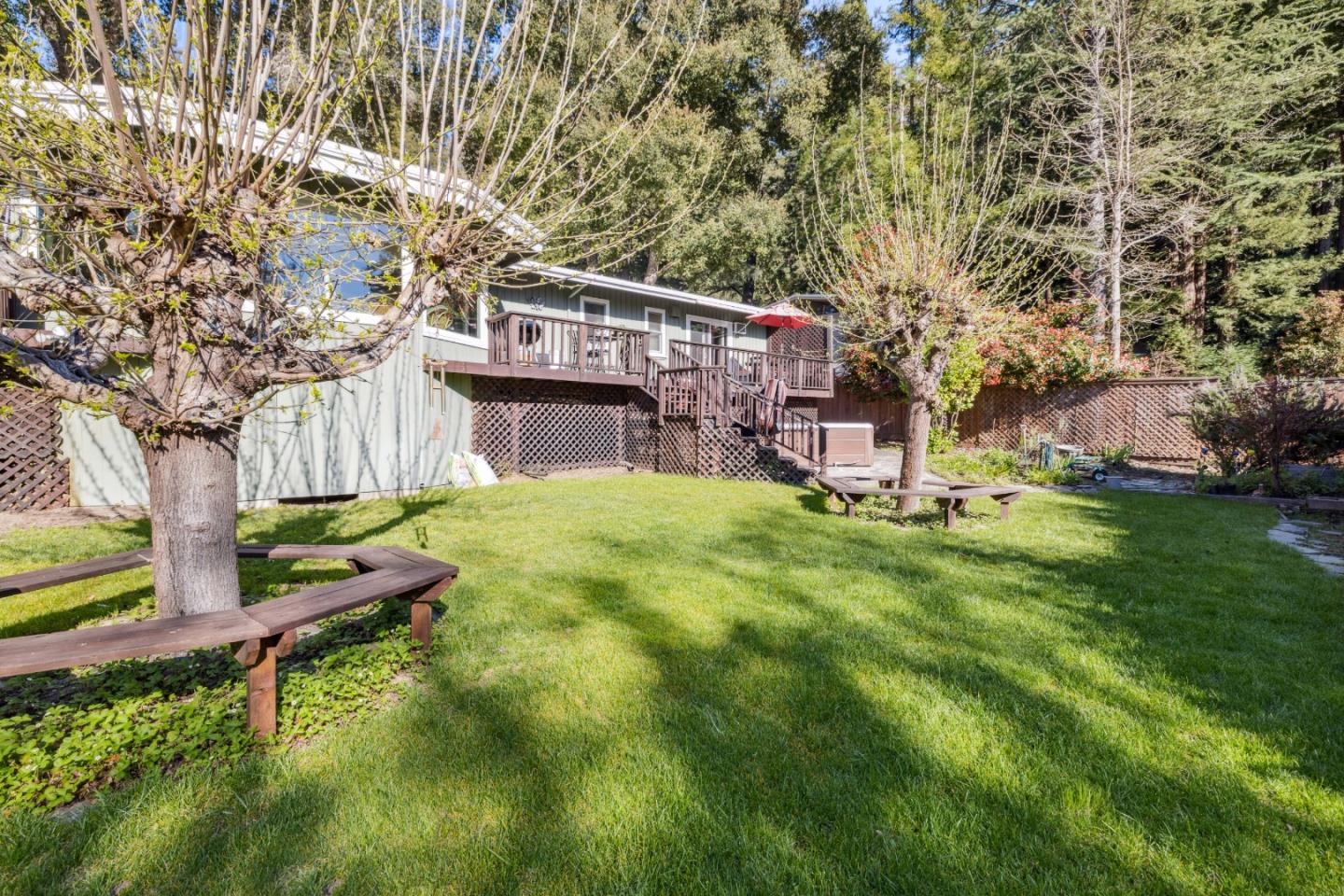 2 Ridgewood DR