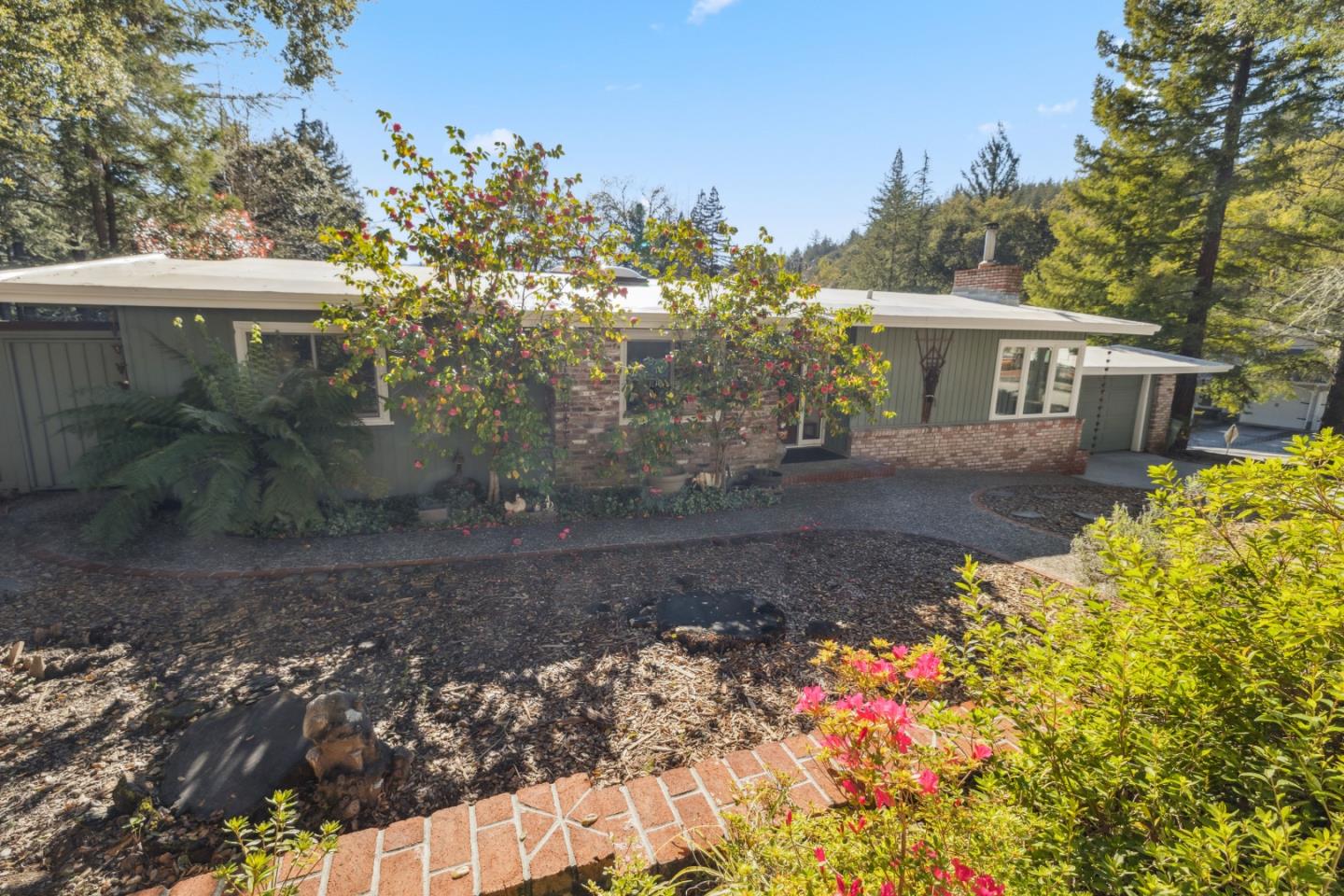 2 Ridgewood DR