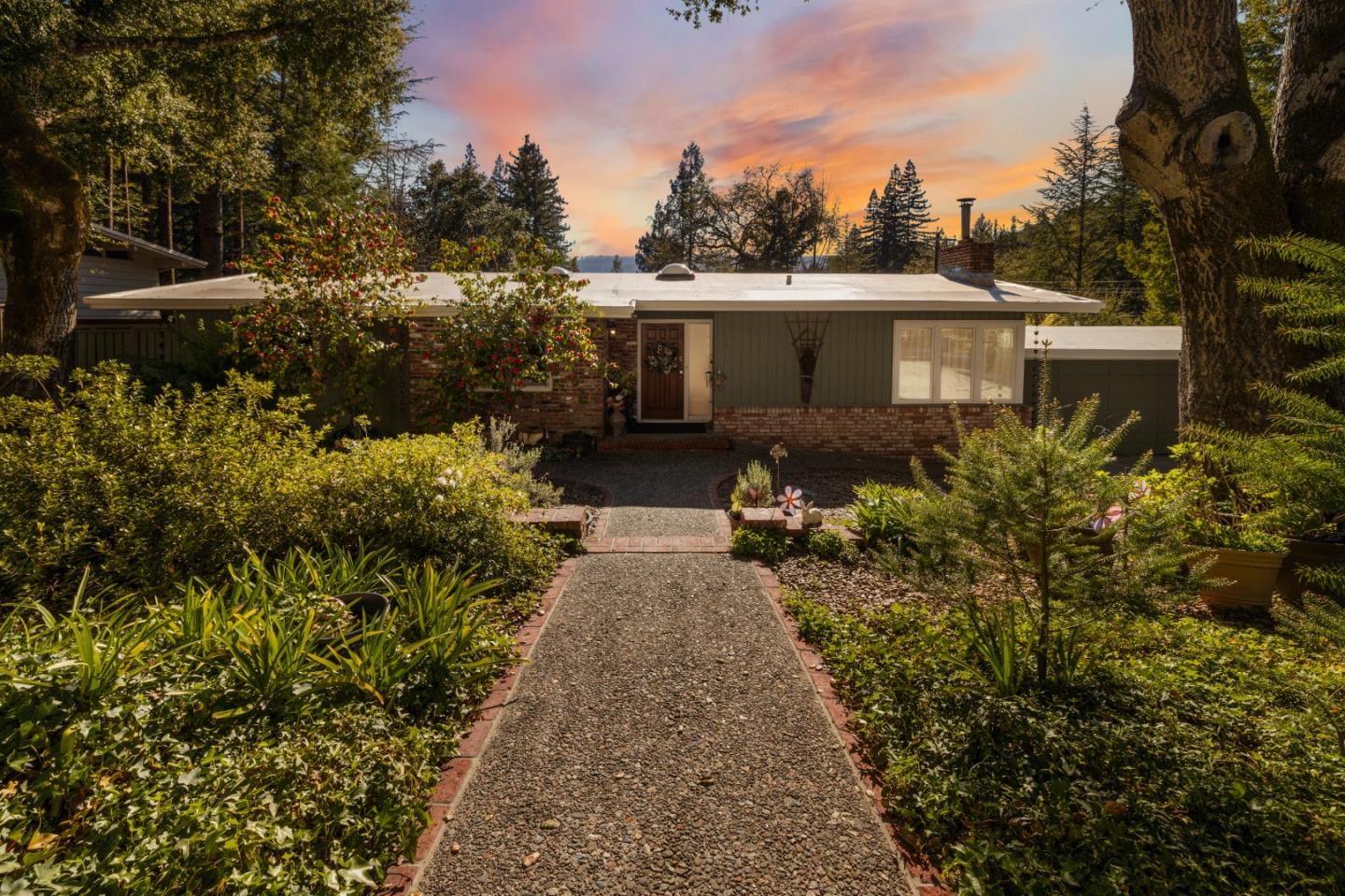 2 Ridgewood DR