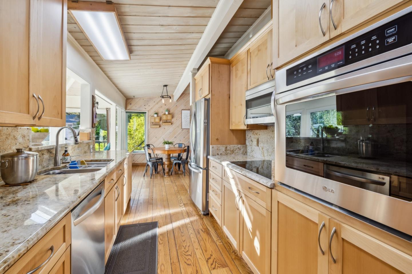 2 Ridgewood DR