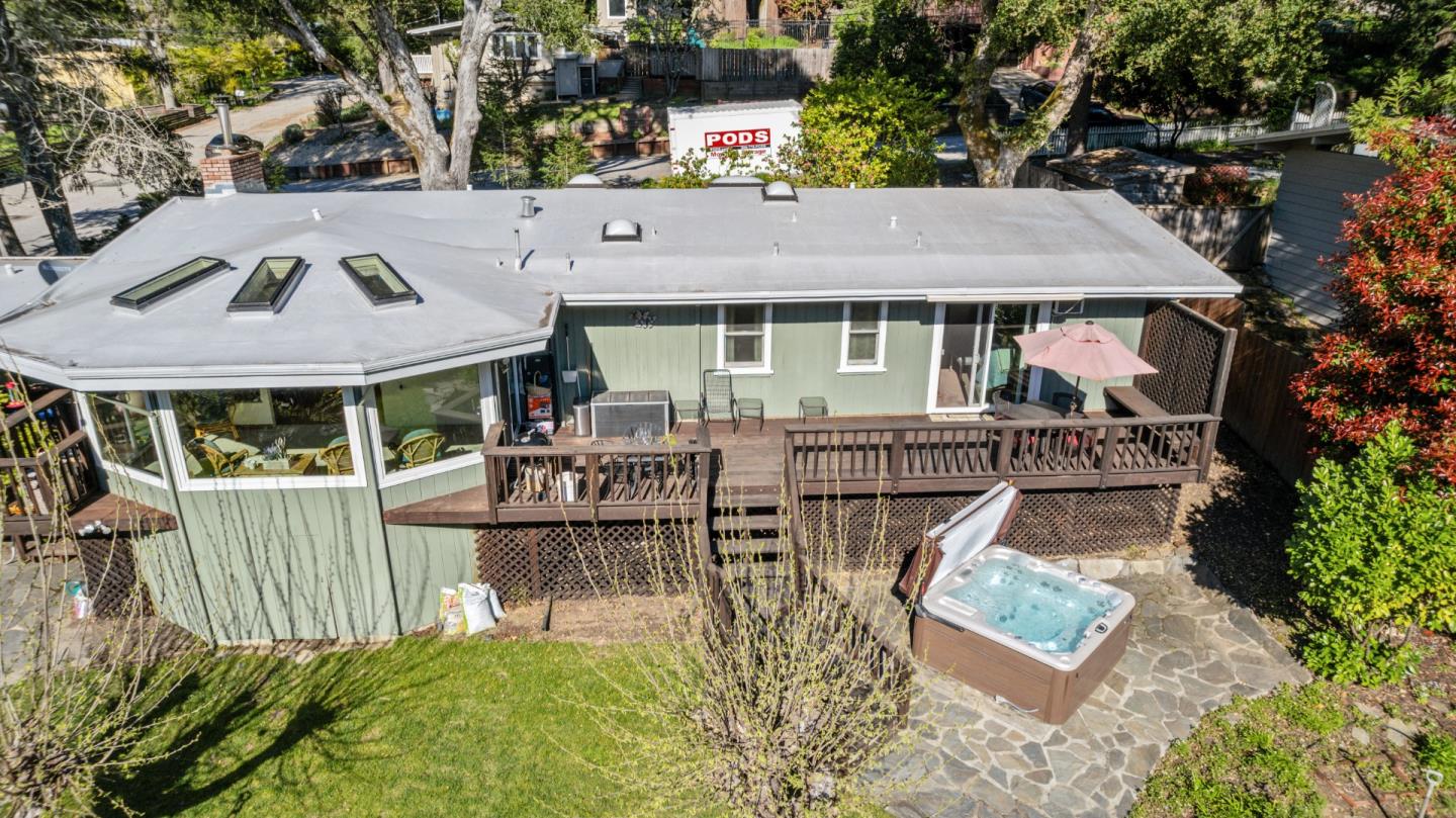 2 Ridgewood DR