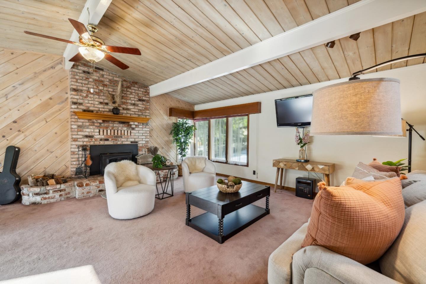 2 Ridgewood DR