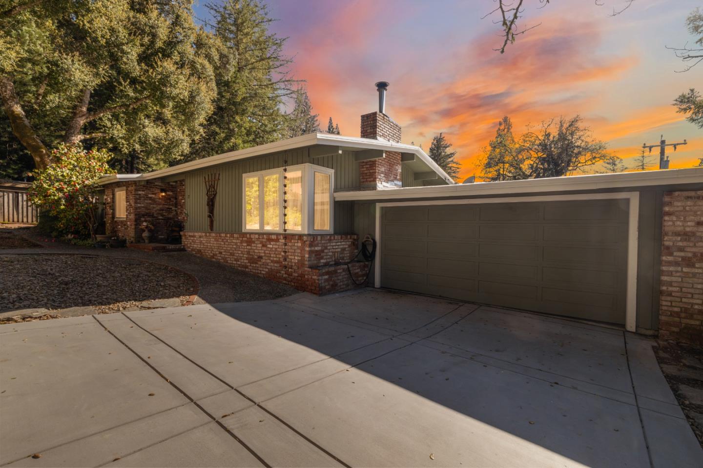 2 Ridgewood DR