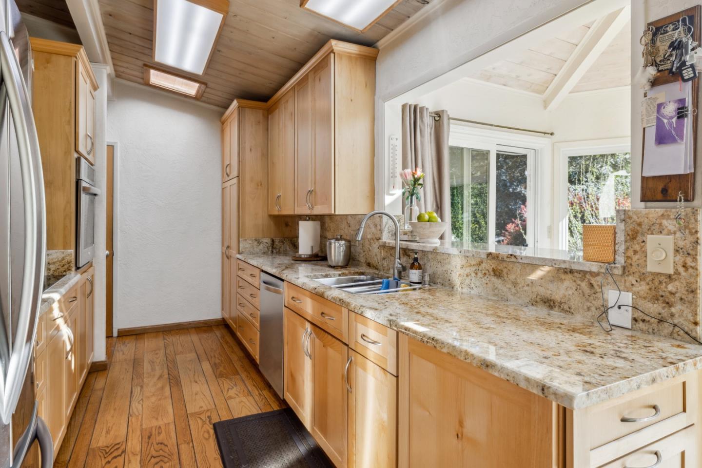 2 Ridgewood DR
