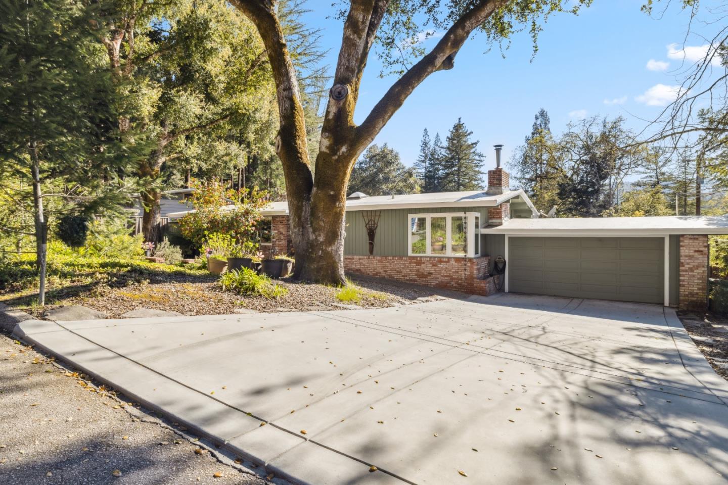 2 Ridgewood DR
