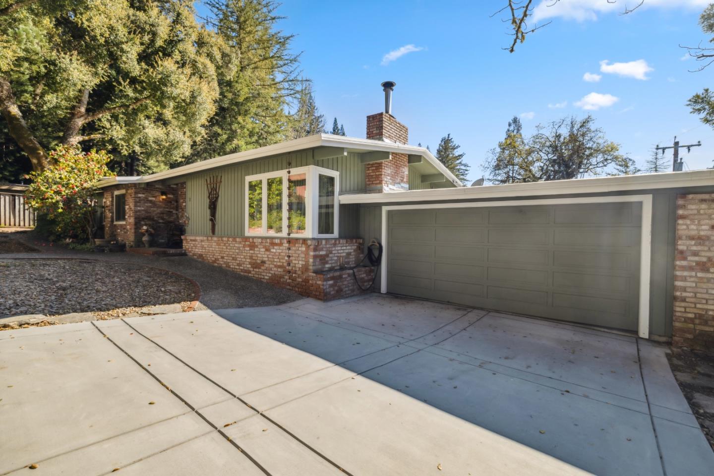 2 Ridgewood DR