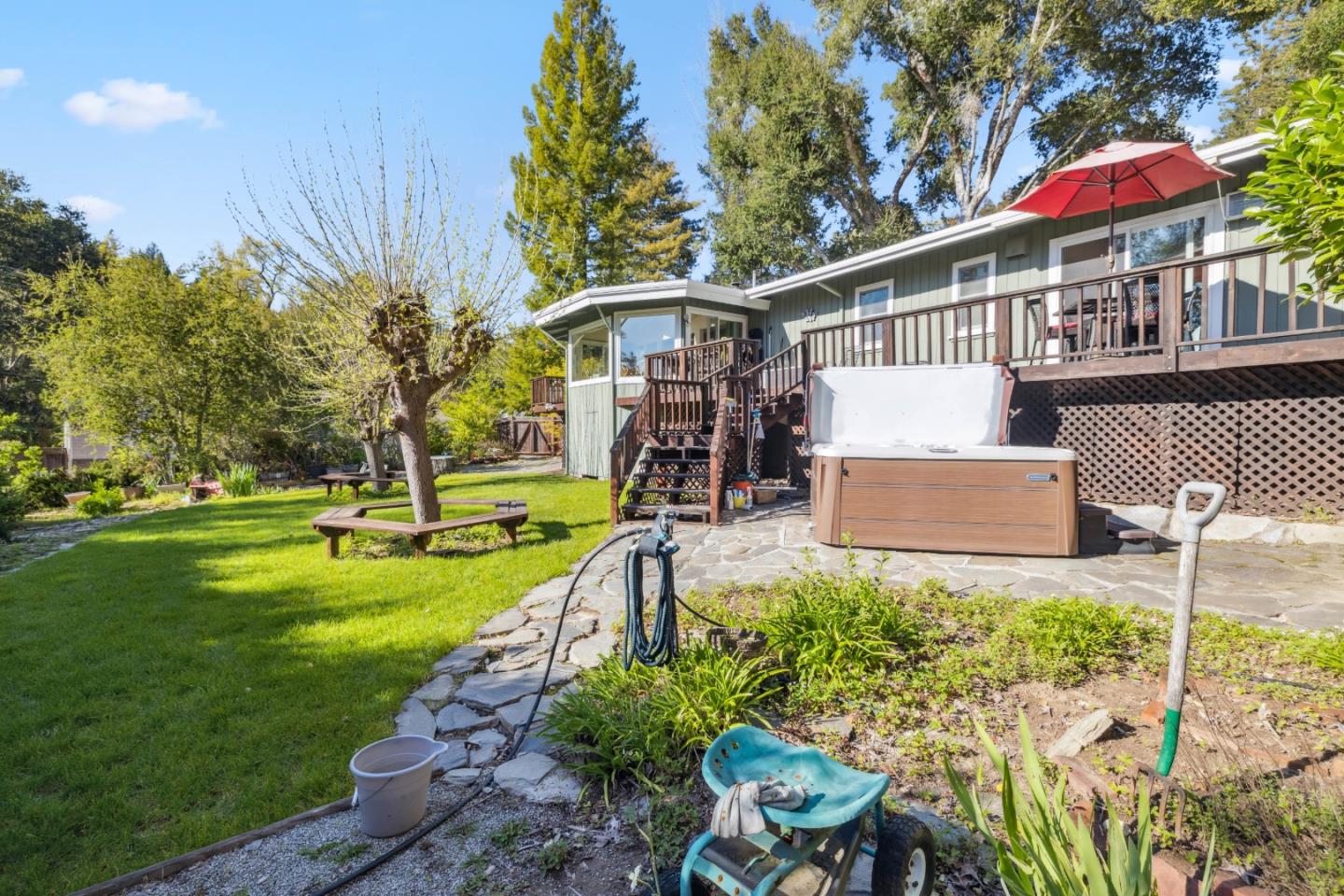 2 Ridgewood DR
