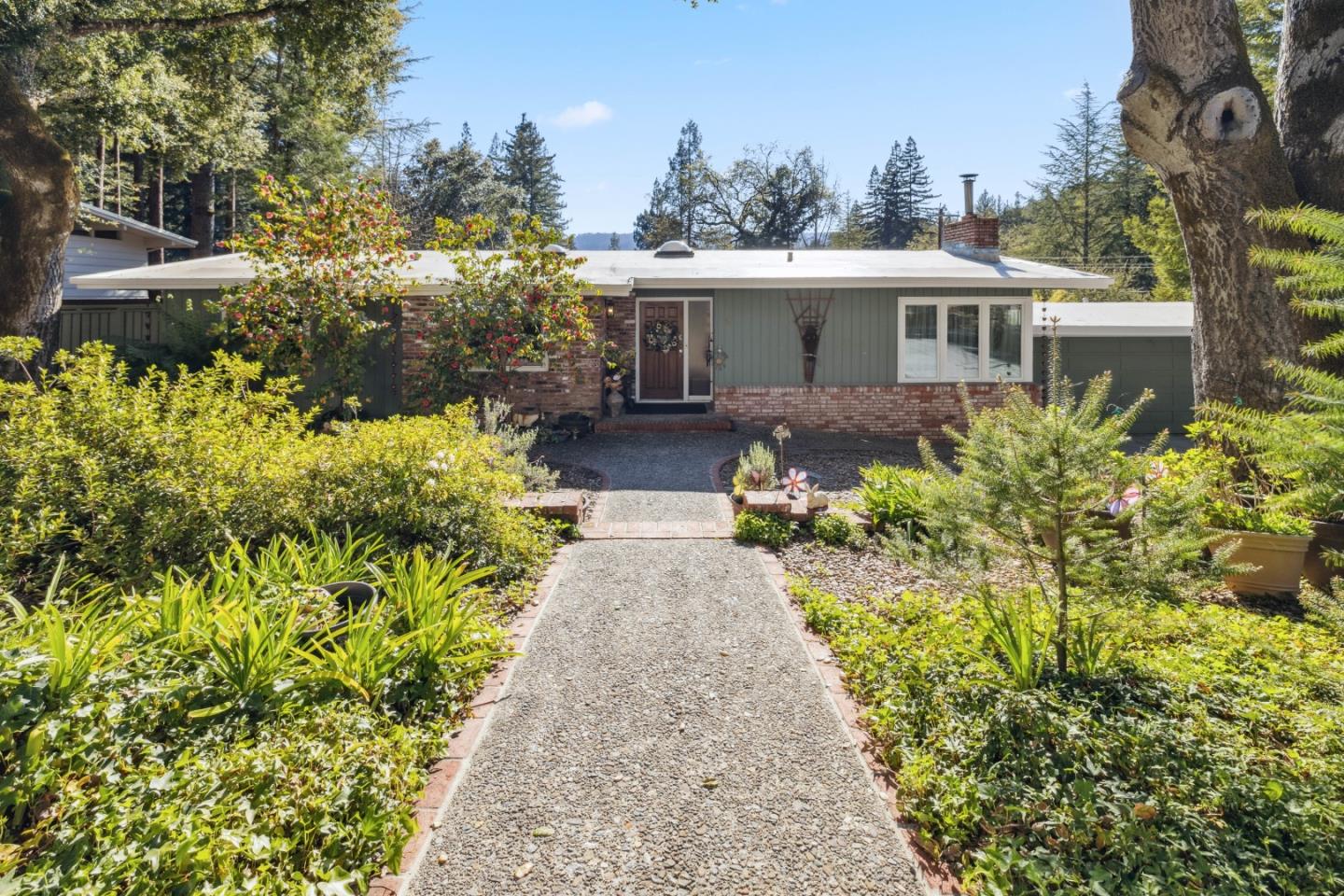 2 Ridgewood DR