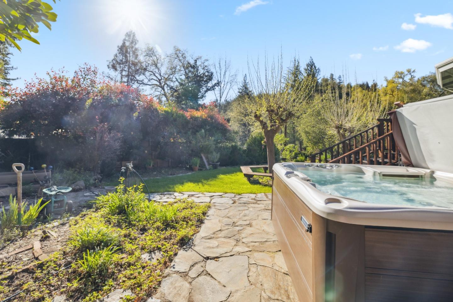 2 Ridgewood DR