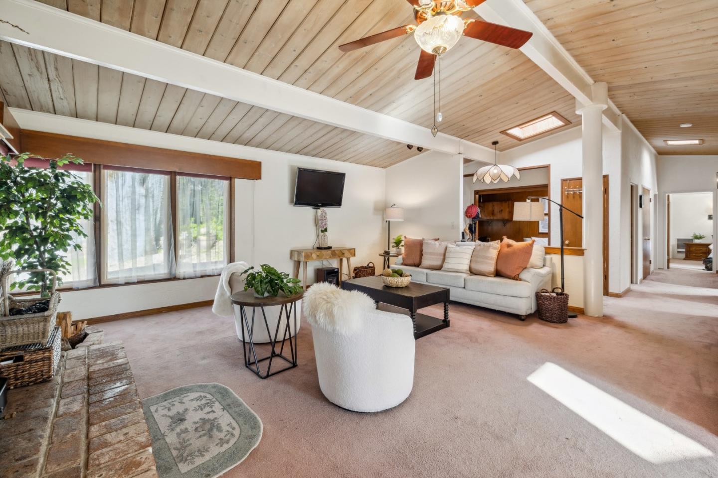 2 Ridgewood DR