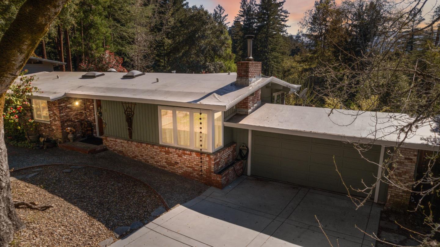 2 Ridgewood DR