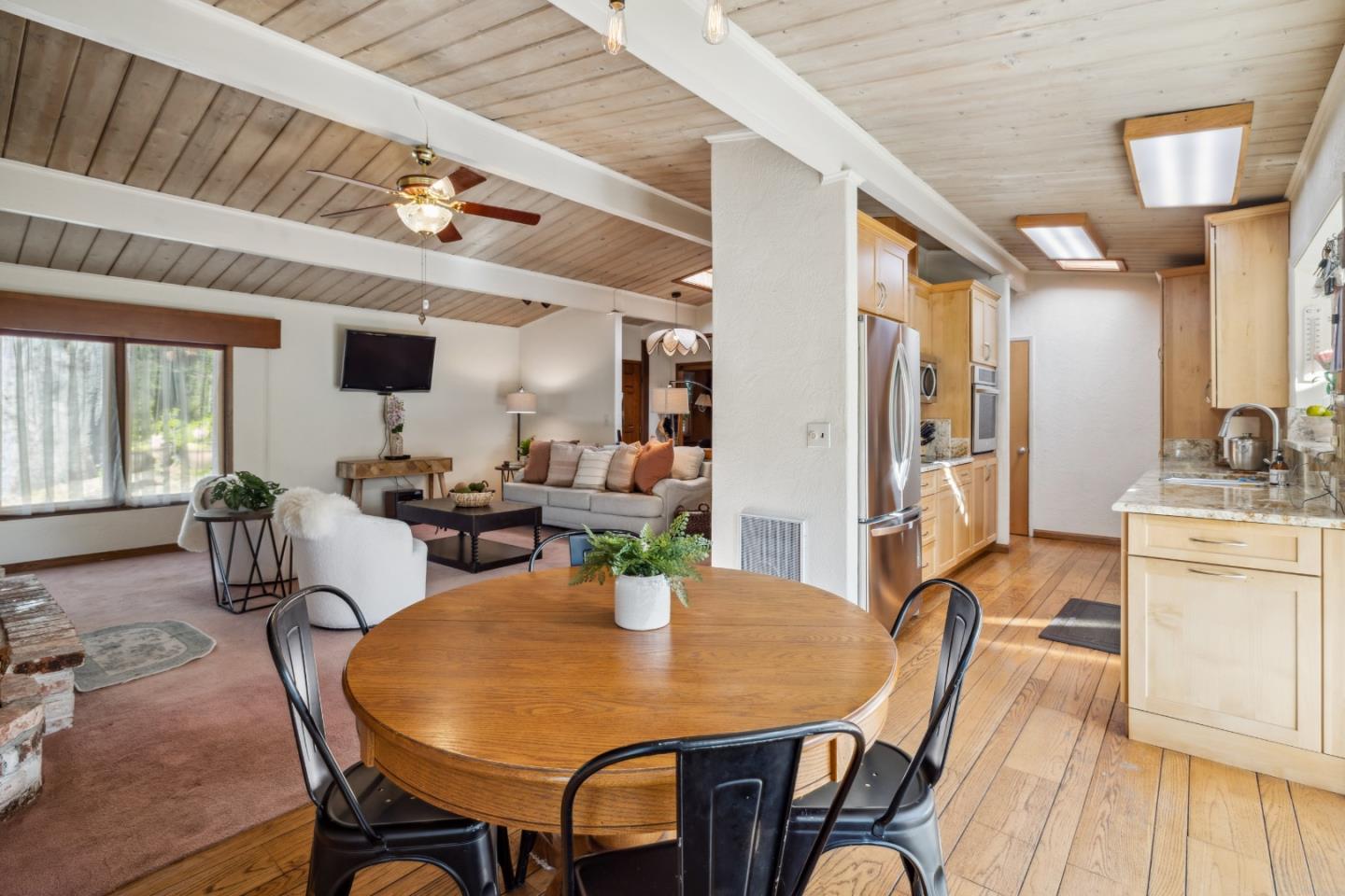 2 Ridgewood DR