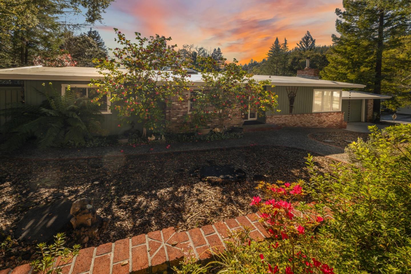 2 Ridgewood DR