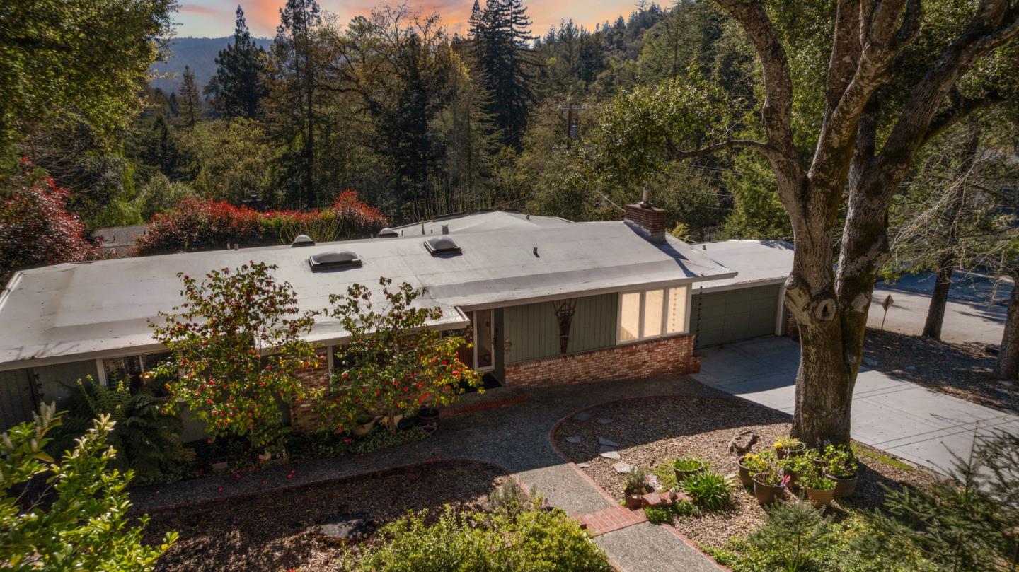 2 Ridgewood DR