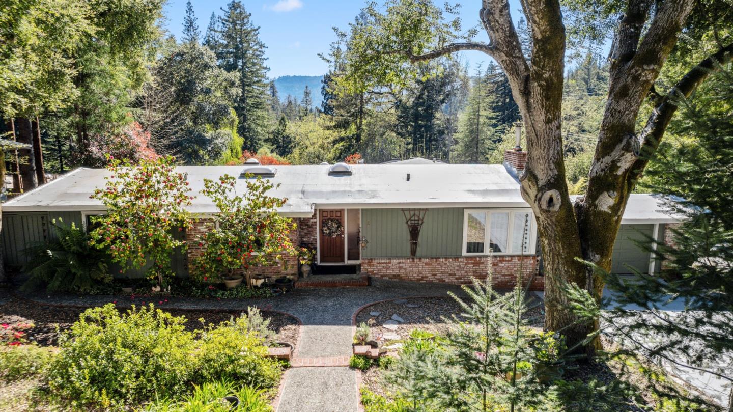 2 Ridgewood DR