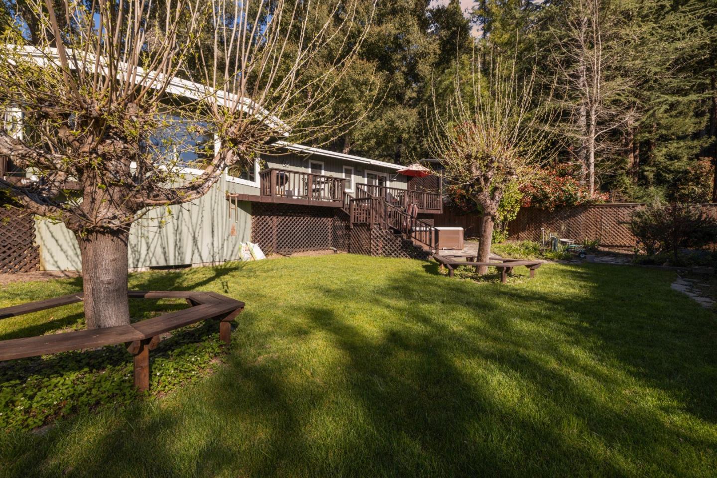 2 Ridgewood DR