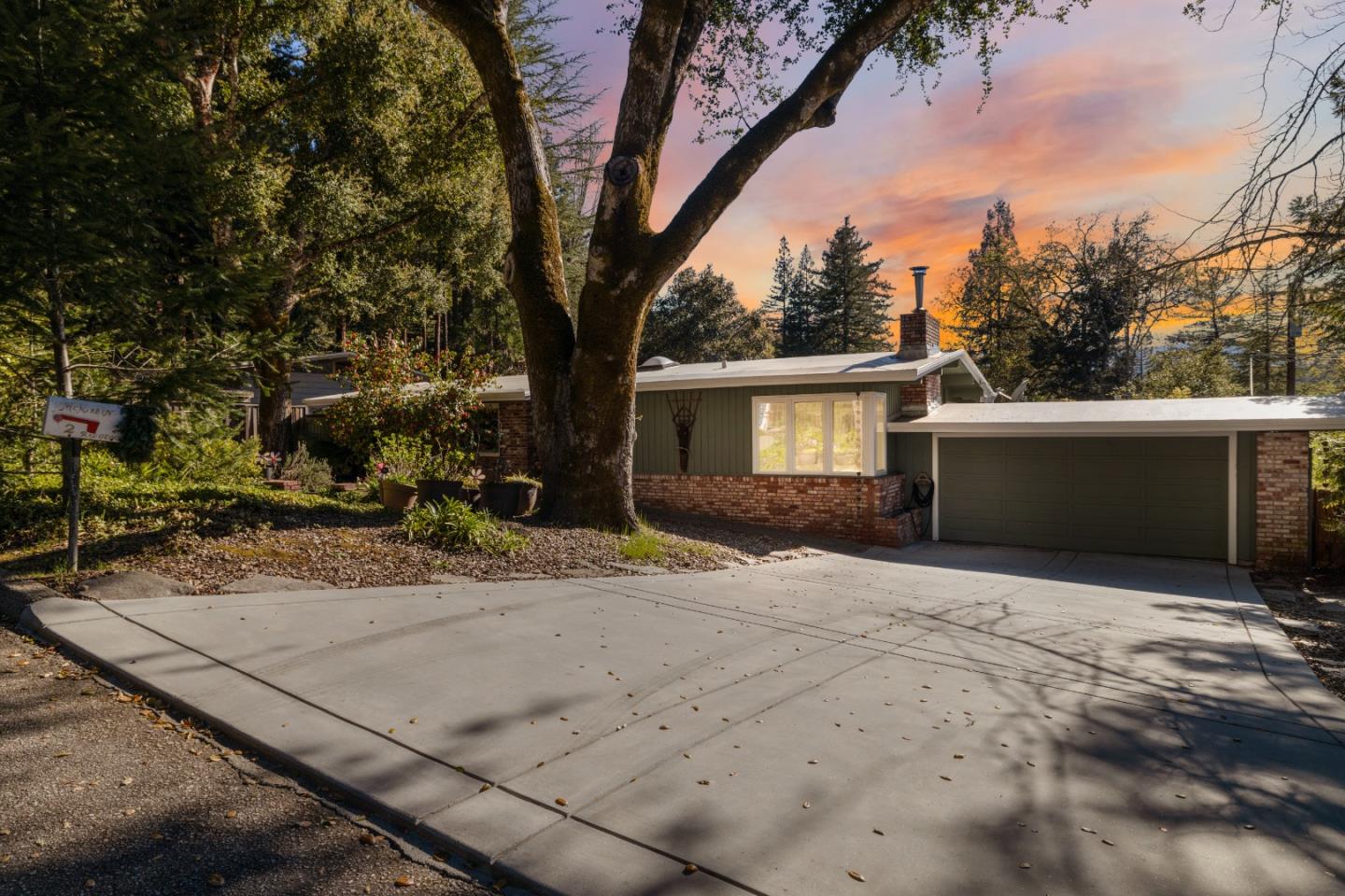 2 Ridgewood DR