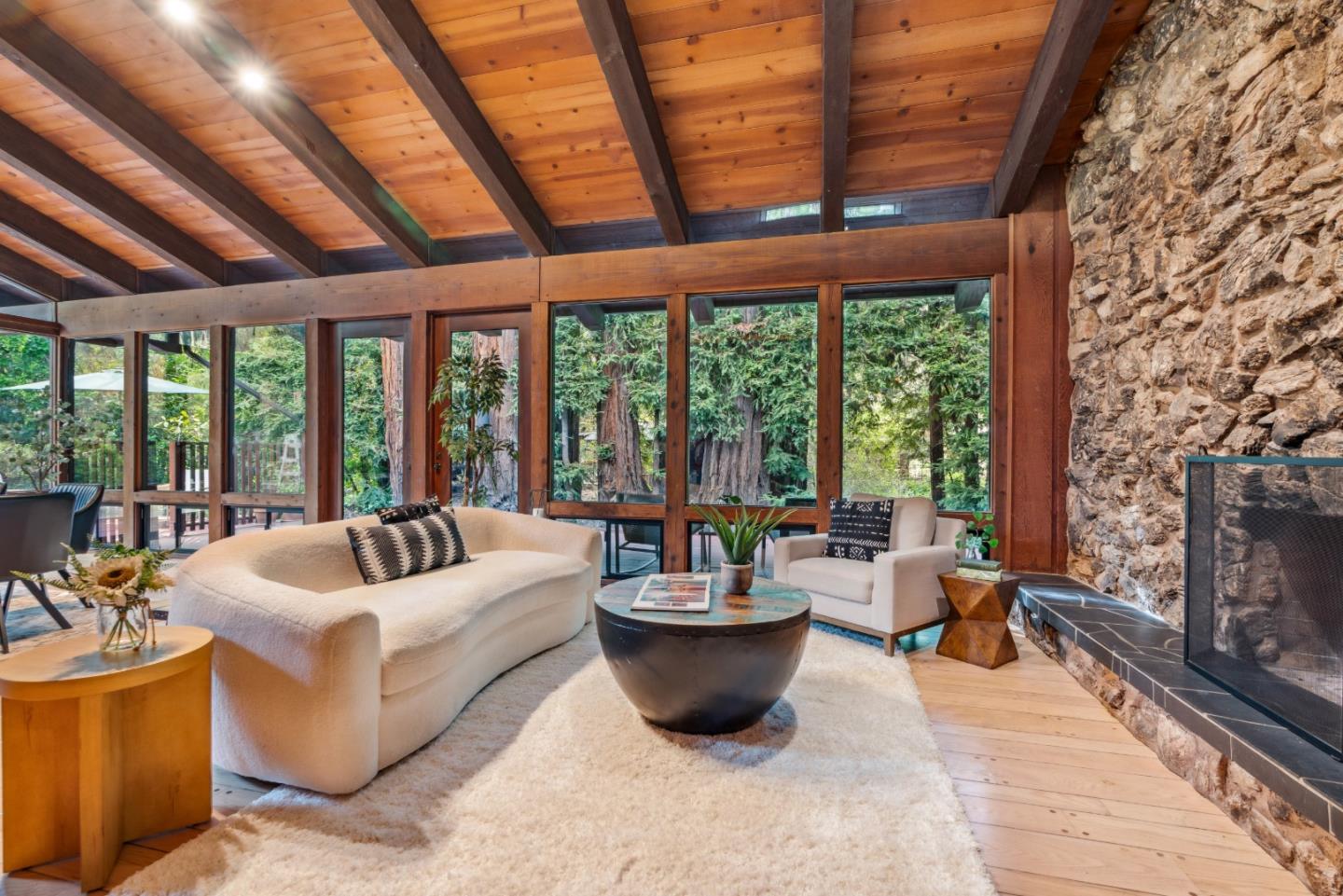 9965 Love Creek RD