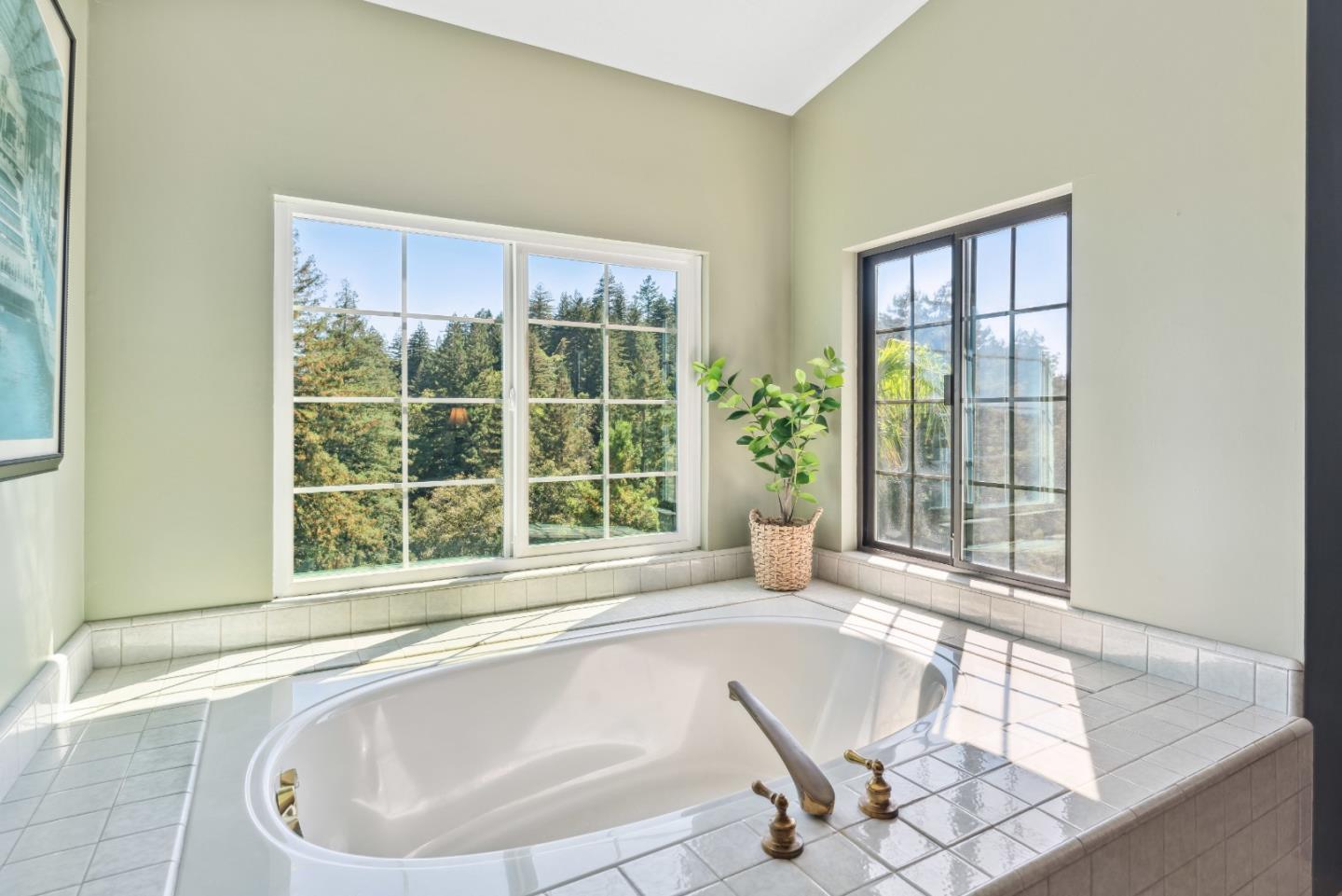 1190 Eagle Tree LN
