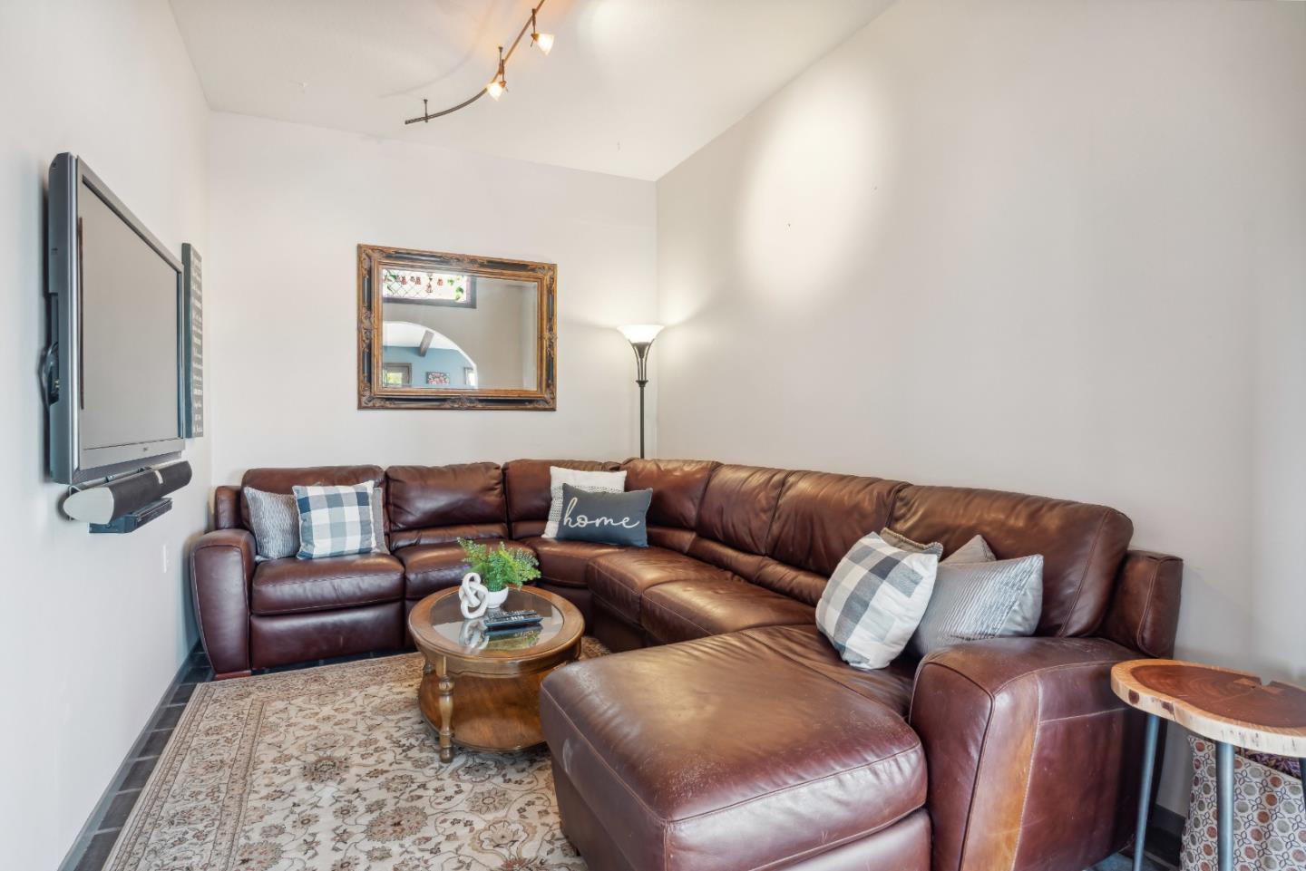1190 Eagle Tree LN