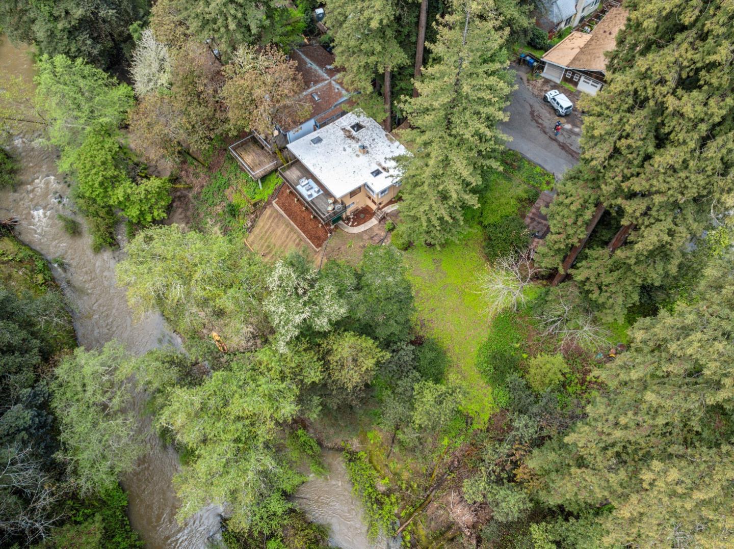105 Glen Lomond LN