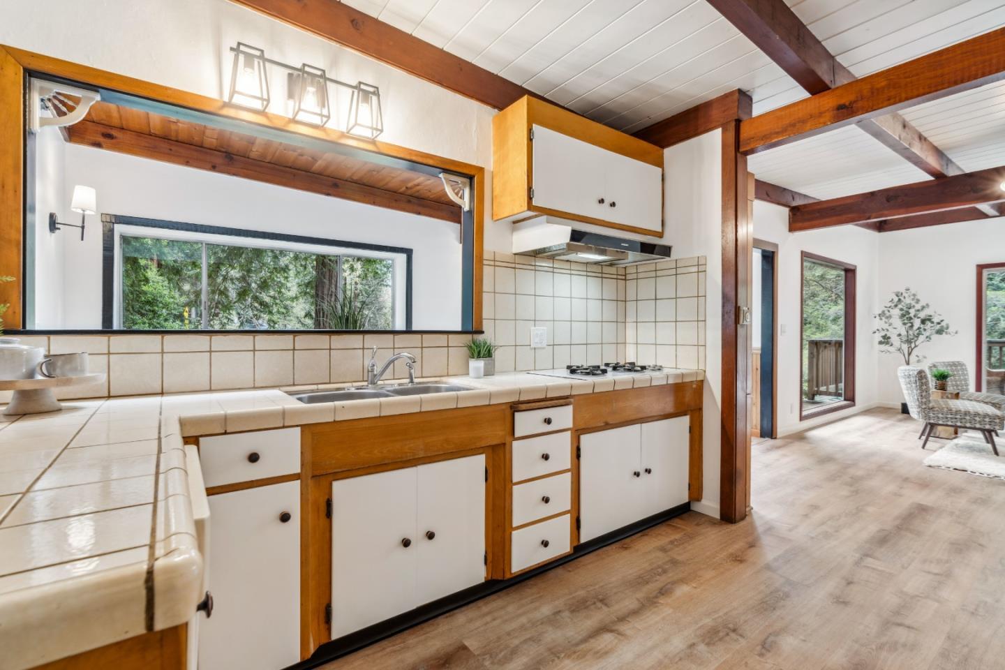 105 Glen Lomond LN