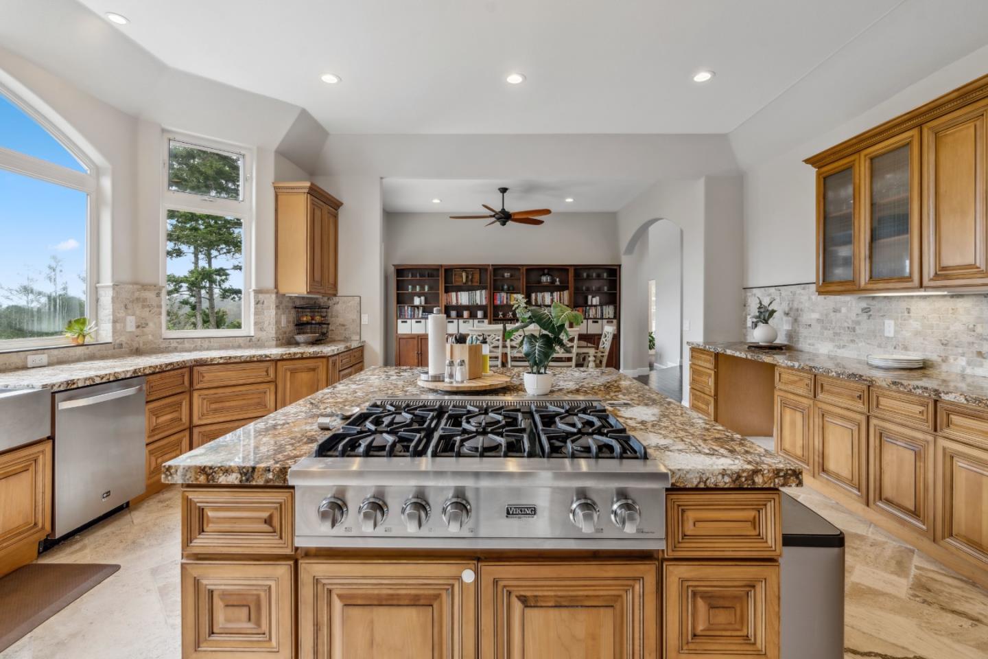 385 Beel DR