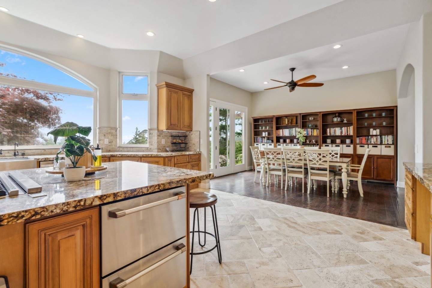 385 Beel DR