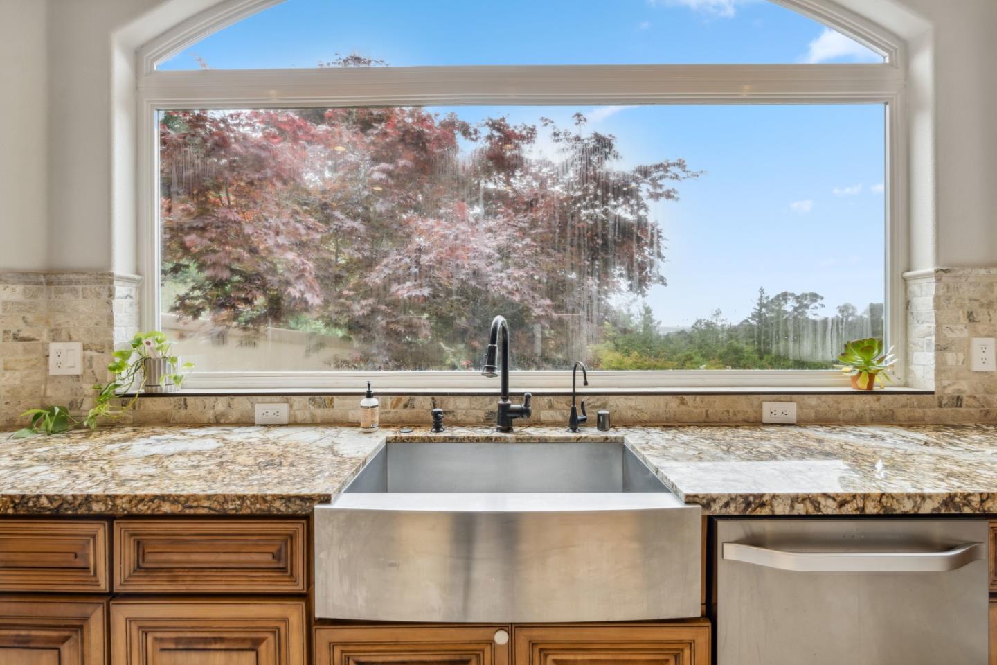 385 Beel DR