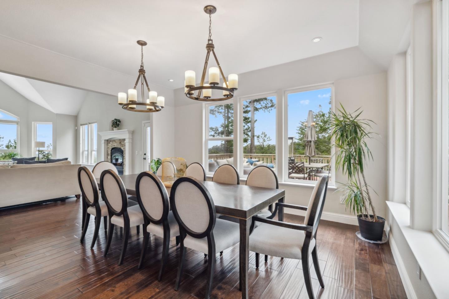 385 Beel DR