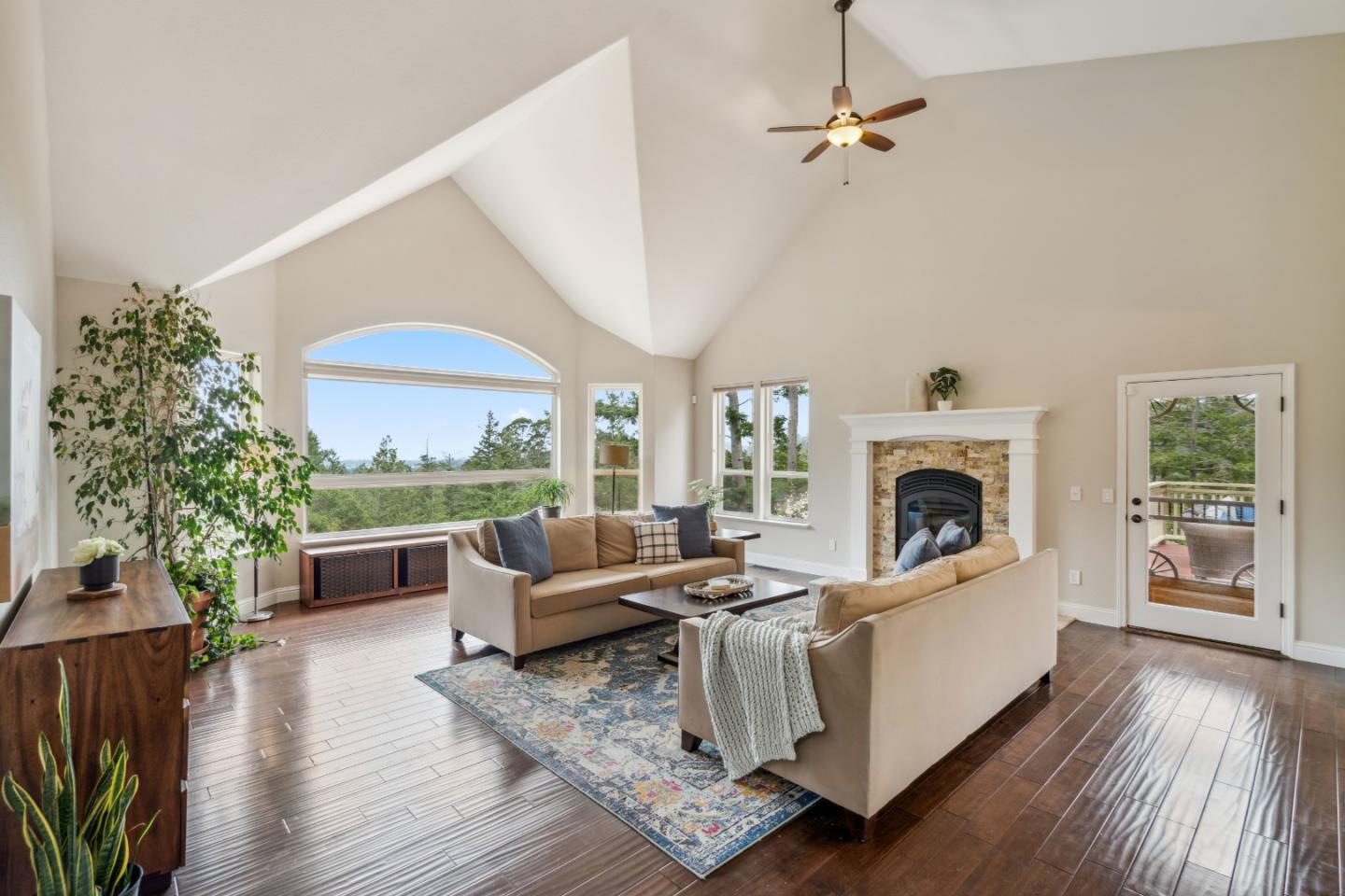 385 Beel DR