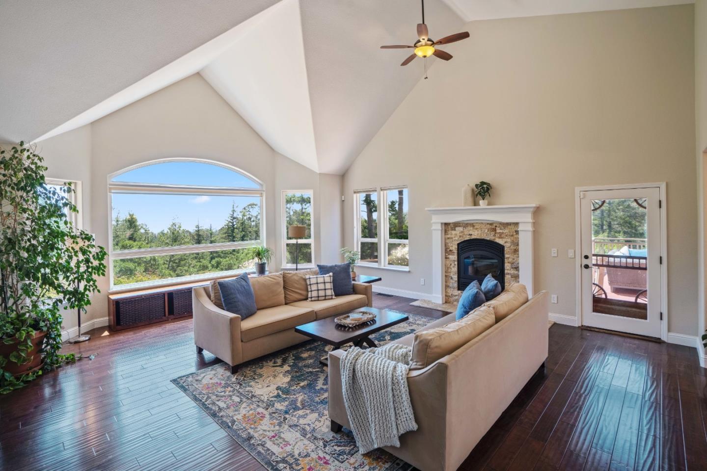 385 Beel DR