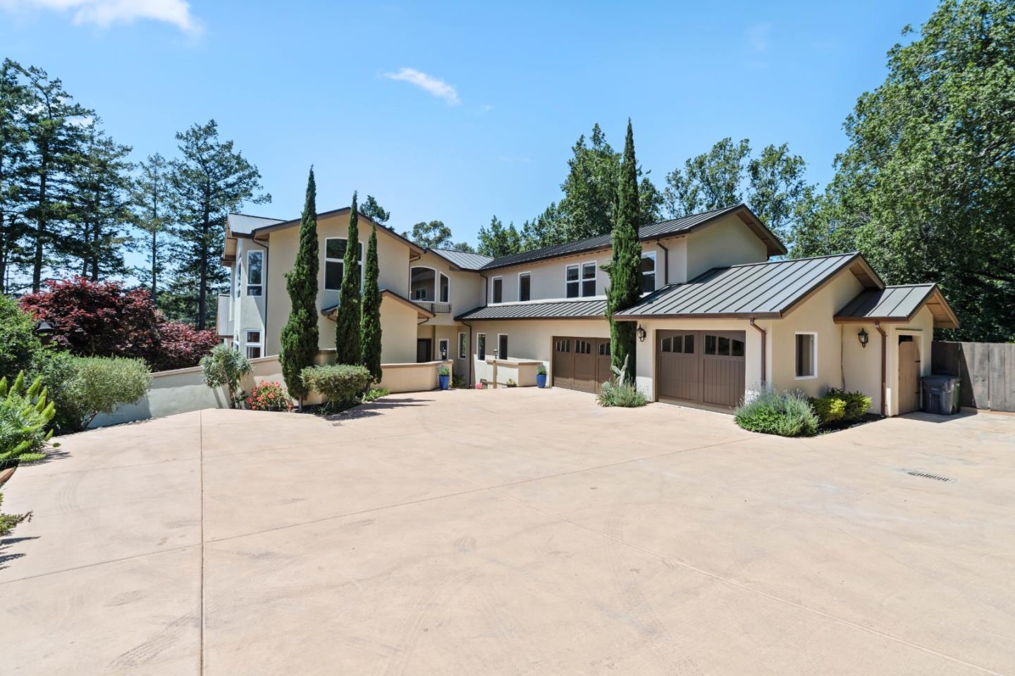 385 Beel DR