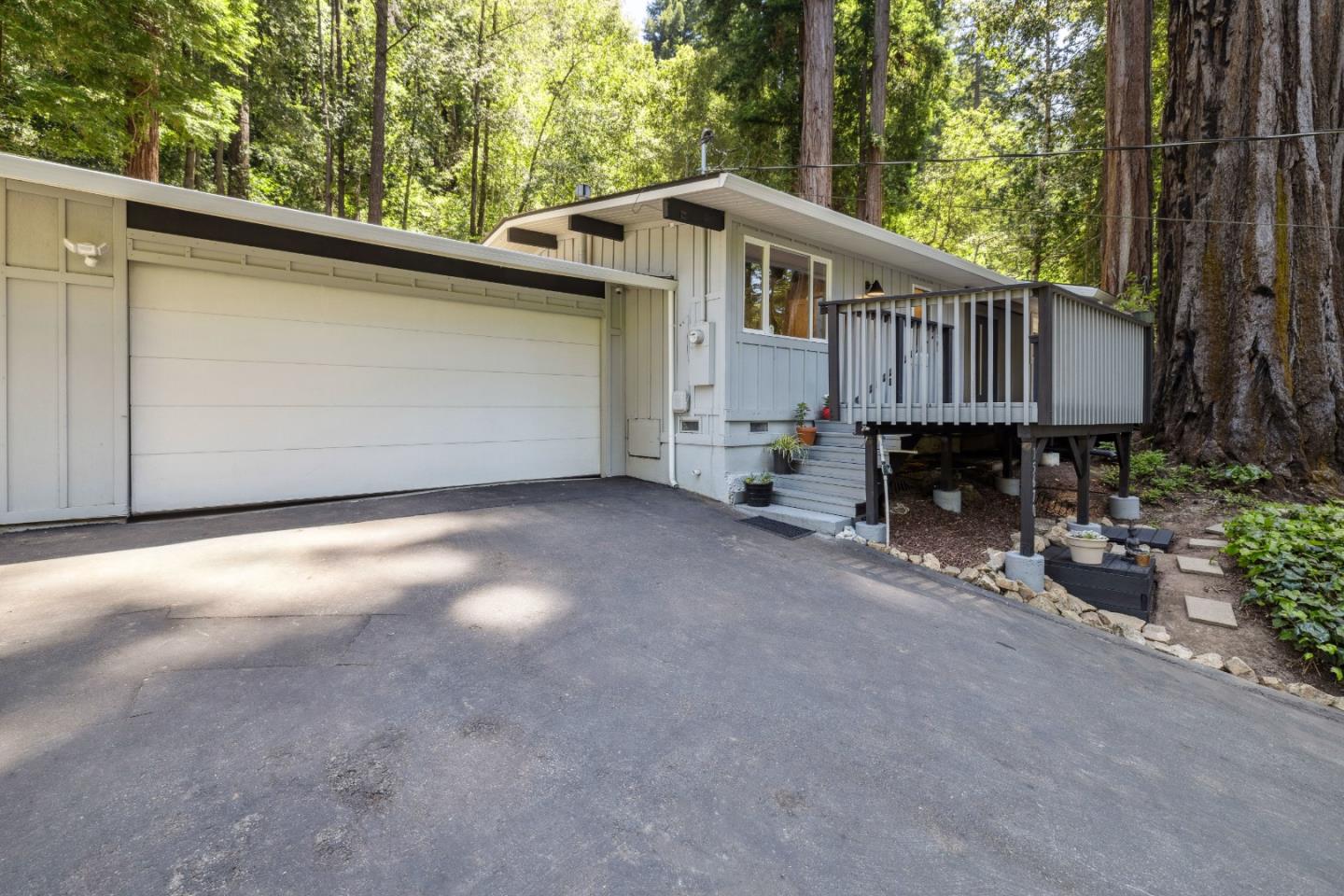 15670 Forest Hill DR