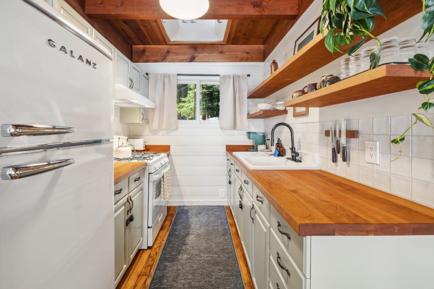 210 Woodland DR